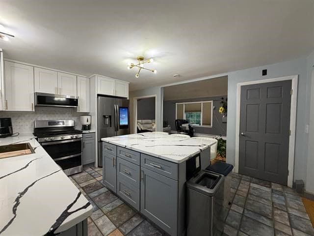 Single Family Residence at 123 South Jewett St, Manchester NH 03103, Manchester, photo 10 of 36