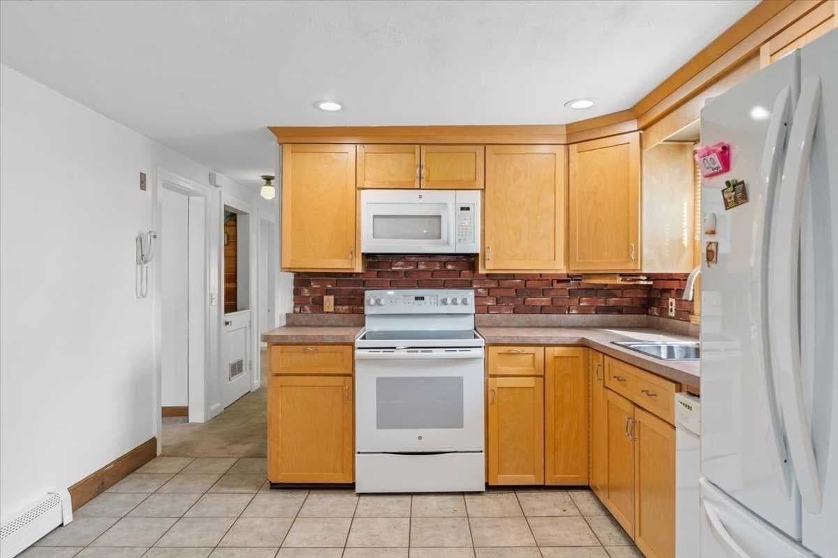 Single Family Residence at 6 Adelle Circuit, Worcester MA 01607, Worcester, photo 27 of 34