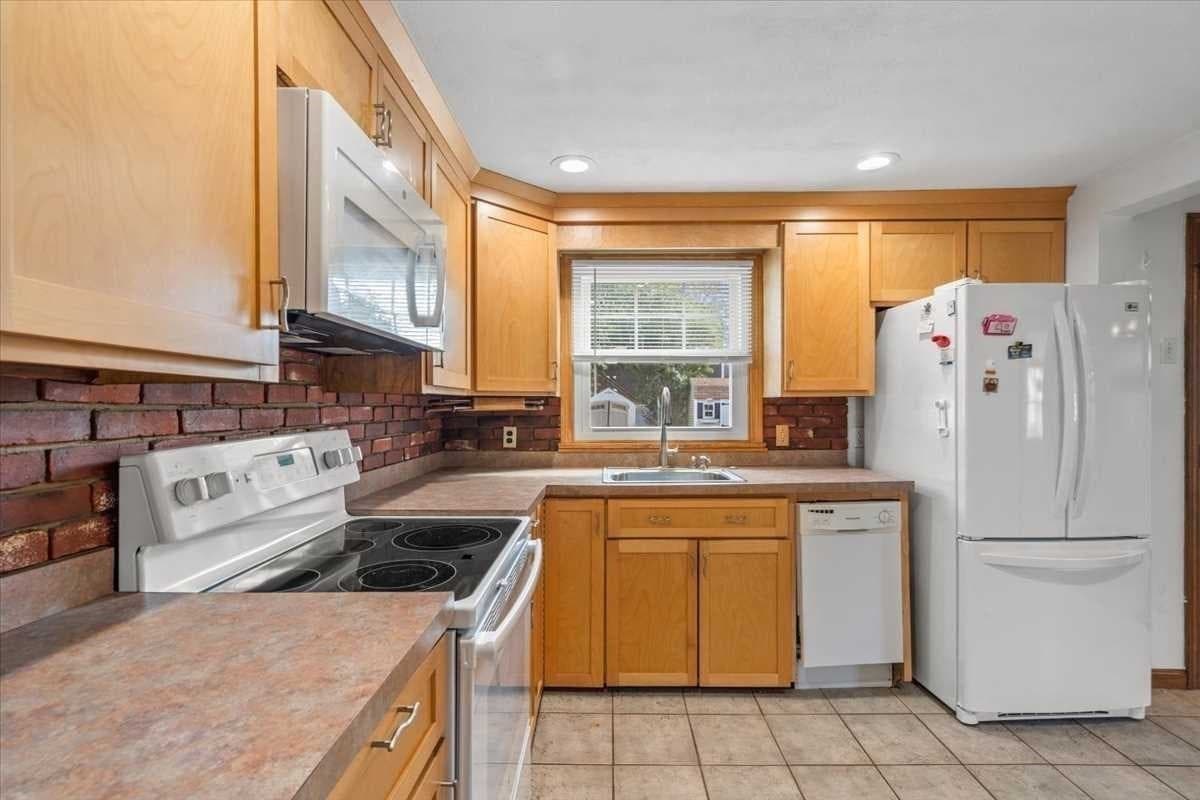 Single Family Residence at 6 Adelle Circuit, Worcester MA 01607, Worcester, photo 26 of 34