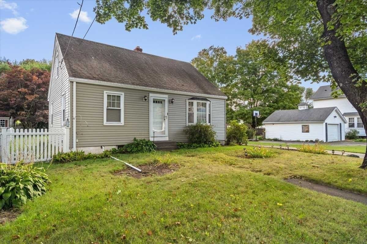 Single Family Residence at 6 Adelle Circuit, Worcester MA 01607, Worcester, photo 3 of 34