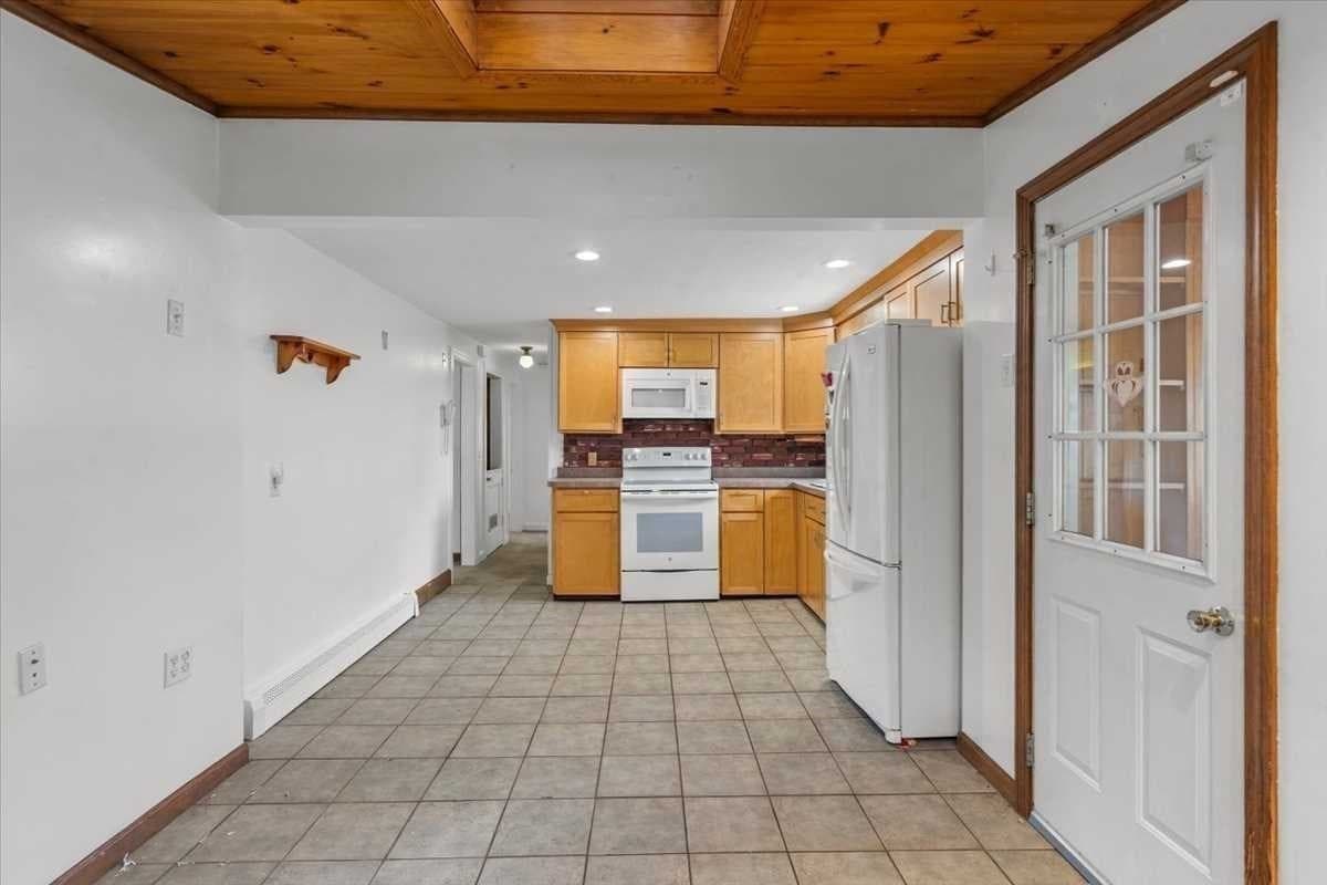 Single Family Residence at 6 Adelle Circuit, Worcester MA 01607, Worcester, photo 24 of 34
