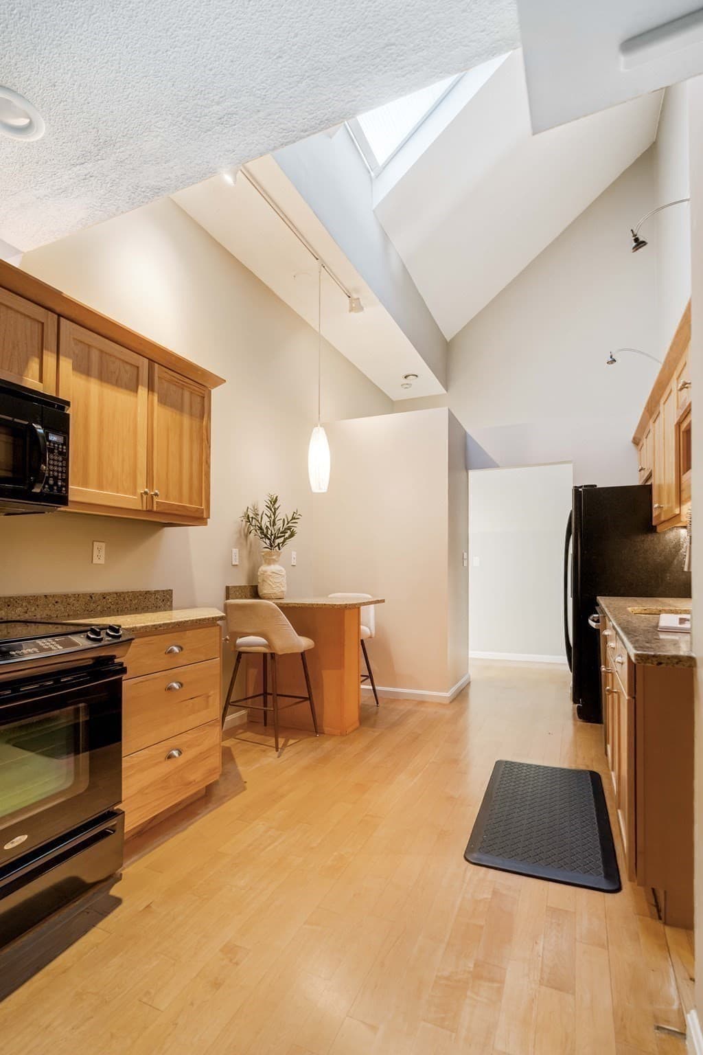 Condominium at 408 Lebanon St # 18, Melrose MA 02176, Melrose, photo 12 of 35