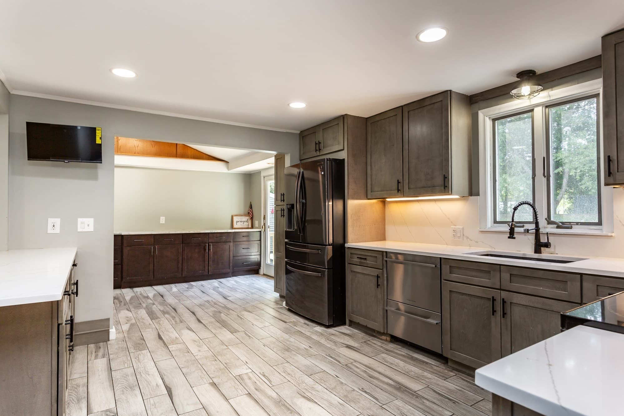Single Family Residence at 66 Eleanor Rd, Raynham MA 02767, Raynham, photo 5 of 31