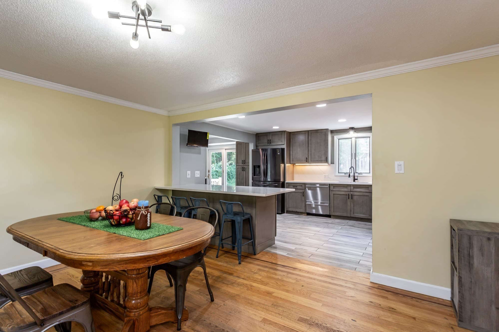 Single Family Residence at 66 Eleanor Rd, Raynham MA 02767, Raynham, photo 9 of 31
