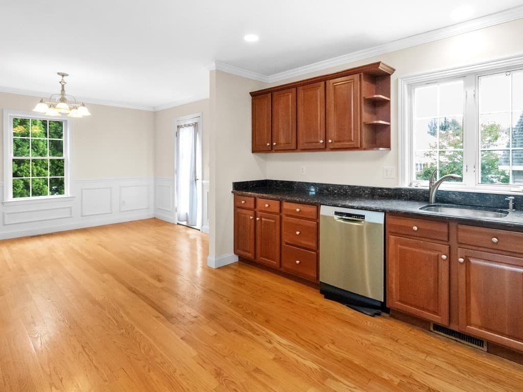 Single Family Residence at 35 Hiawatha Avenue, Waltham MA 02451, Waltham, photo 6 of 41