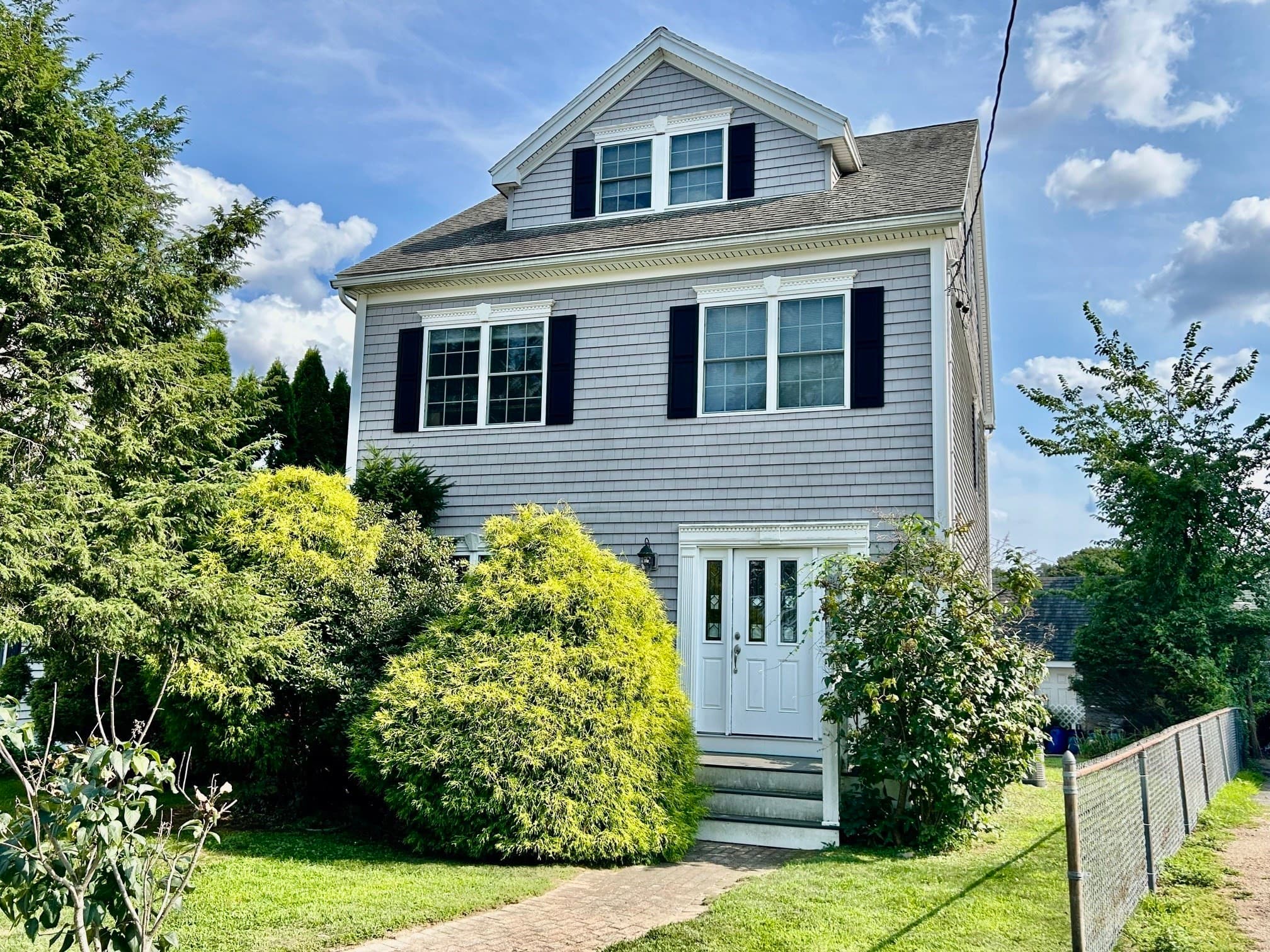 35 Hiawatha Avenue, Waltham MA 02451