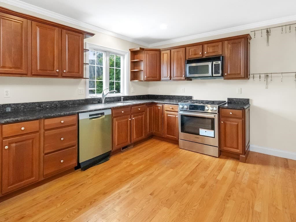 Single Family Residence at 35 Hiawatha Avenue, Waltham MA 02451, Waltham, photo 4 of 41