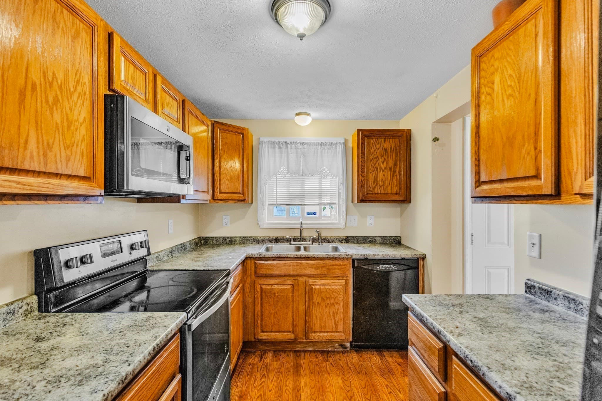 Single Family Residence at 162 High St, Fitchburg MA 01420, Fitchburg, photo 7 of 29
