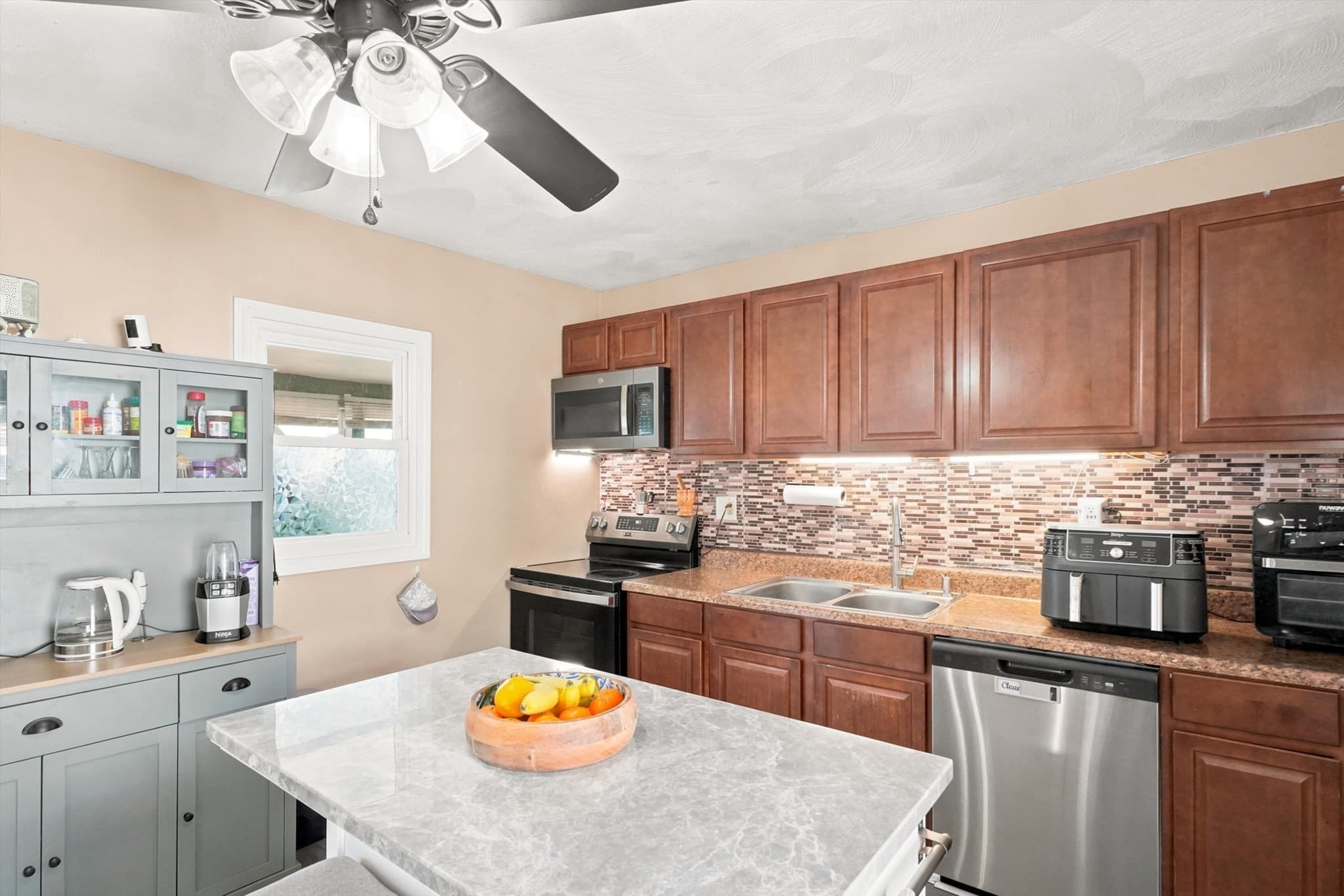Single Family Residence at 48 Jewett Street, Lowell MA 01850, Lowell, photo 4 of 42