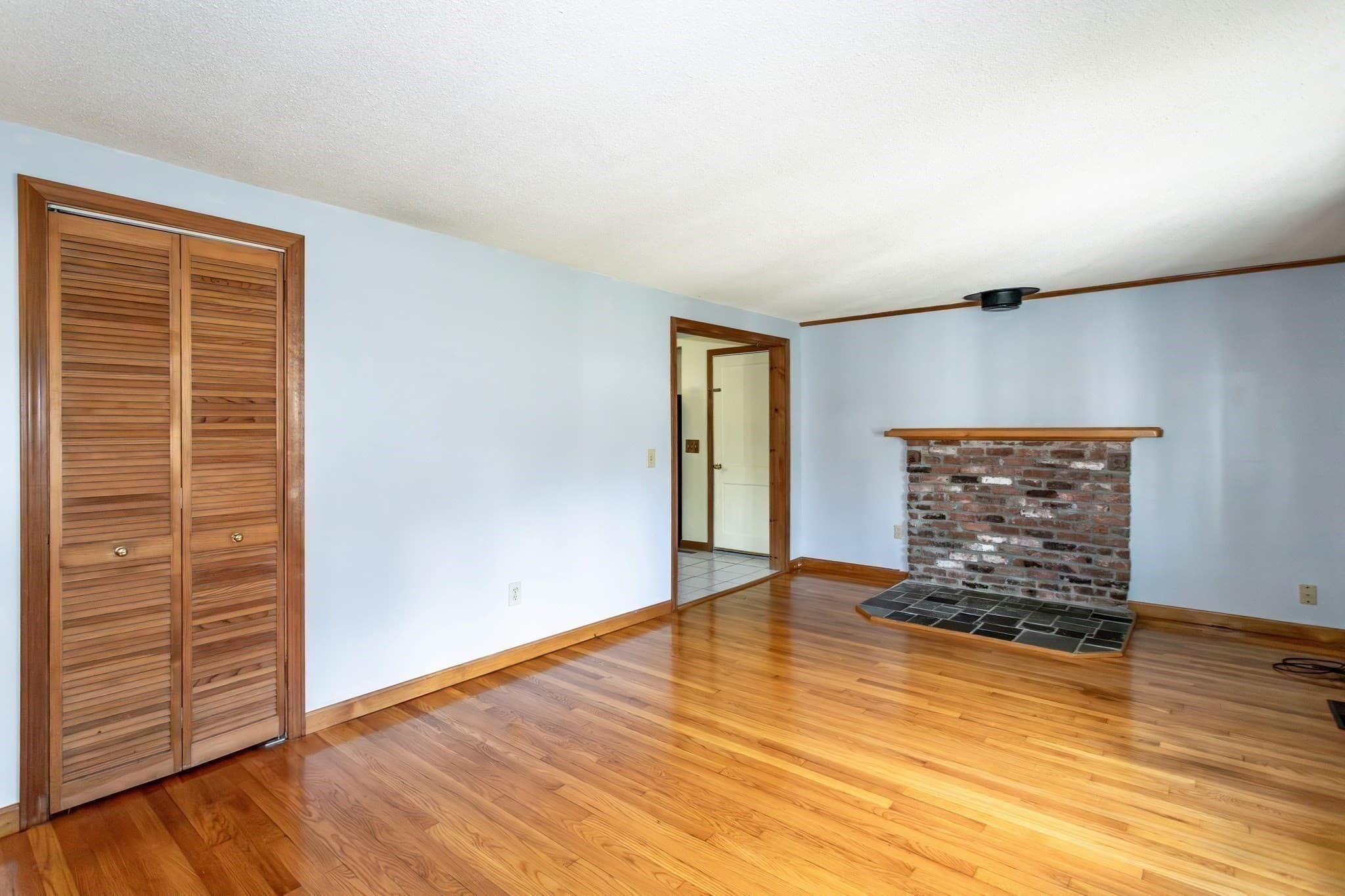 Single Family Residence at 71 Birch Bluffs Drive, Westfield MA 01085, Westfield, photo 6 of 35