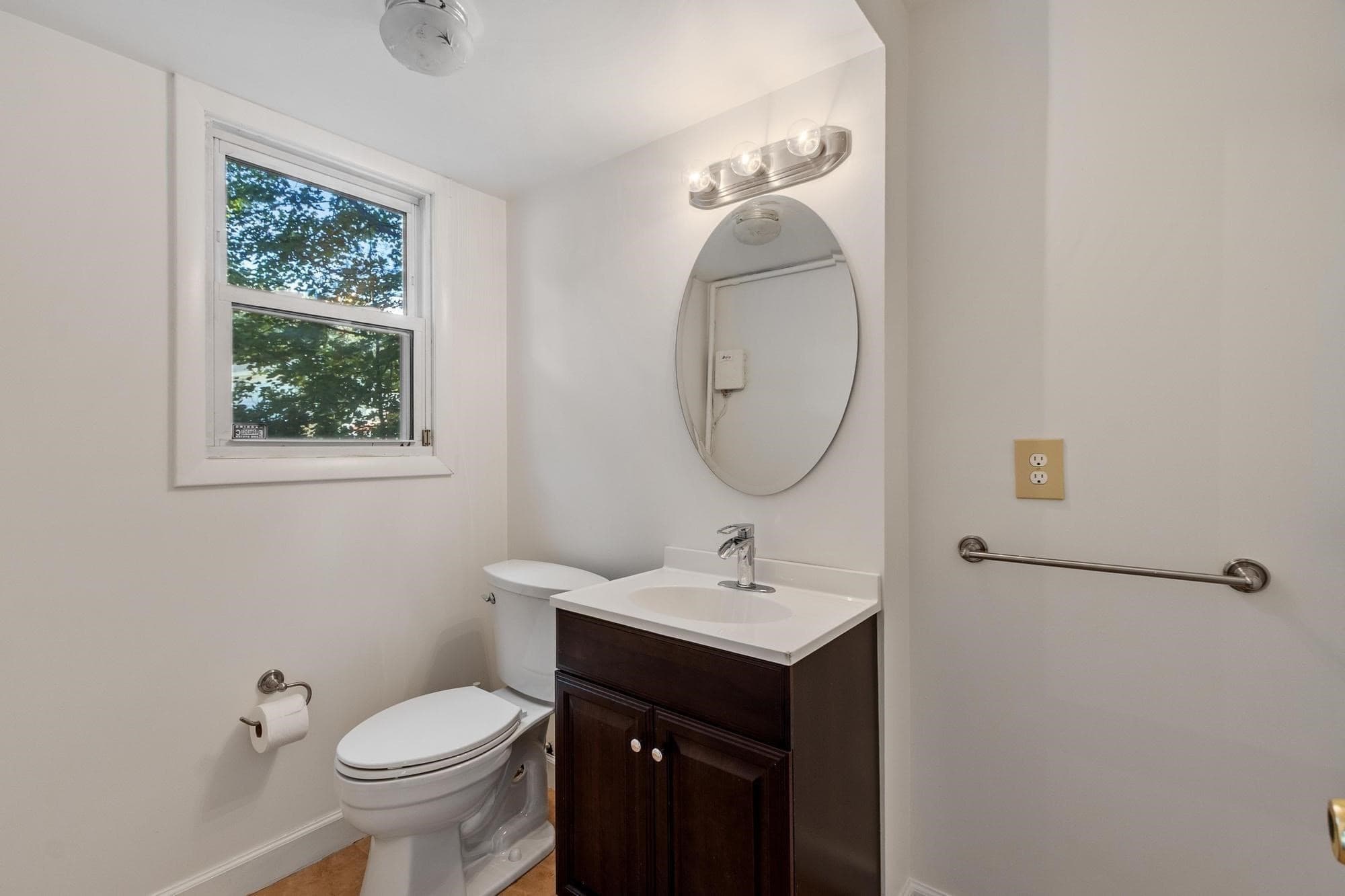 Single Family Residence at 7 Gaywood Cir, Peabody MA 01960, Peabody, photo 6 of 38