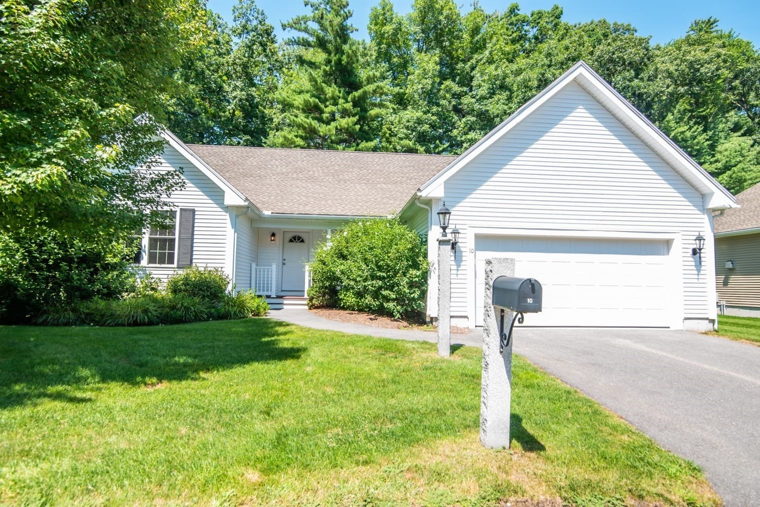 10 Ashley Ln # 10, Methuen MA 01844