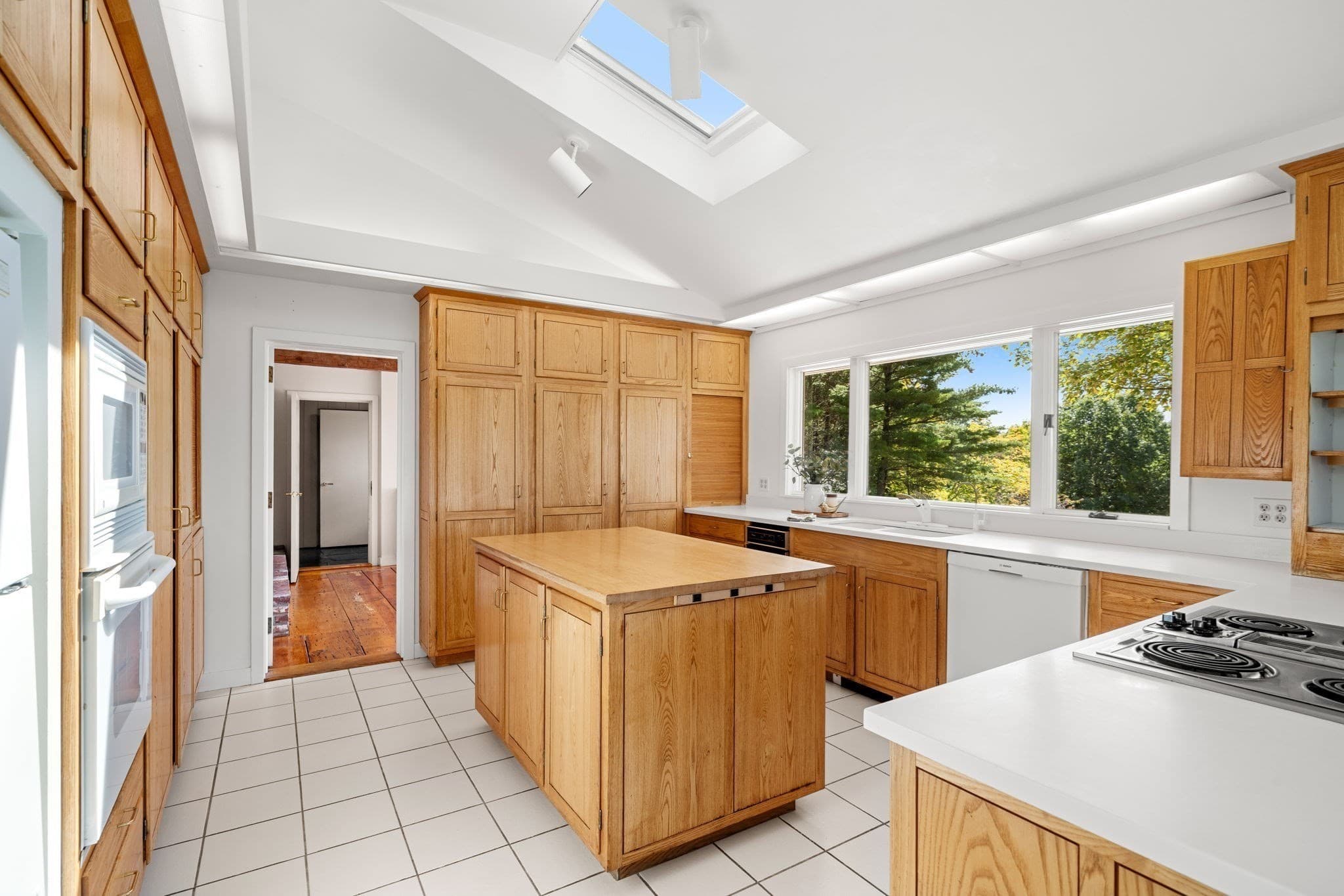 Single Family Residence at 163 Indian Hill Rd, Groton MA 01450, Groton, photo 6 of 41