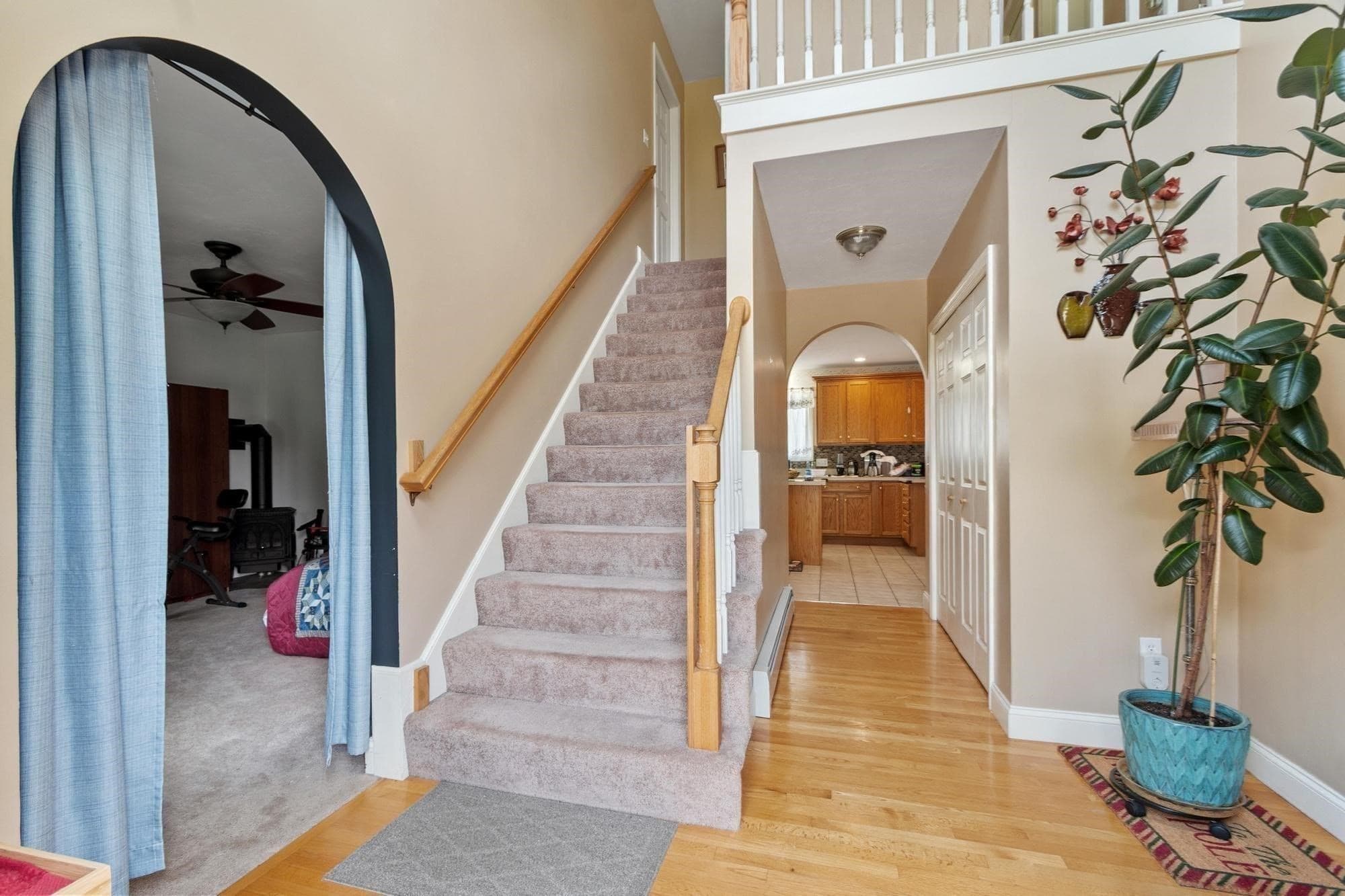 Single Family Residence at 4 Lynde St, Gardner MA 01440, Gardner, photo 3 of 29