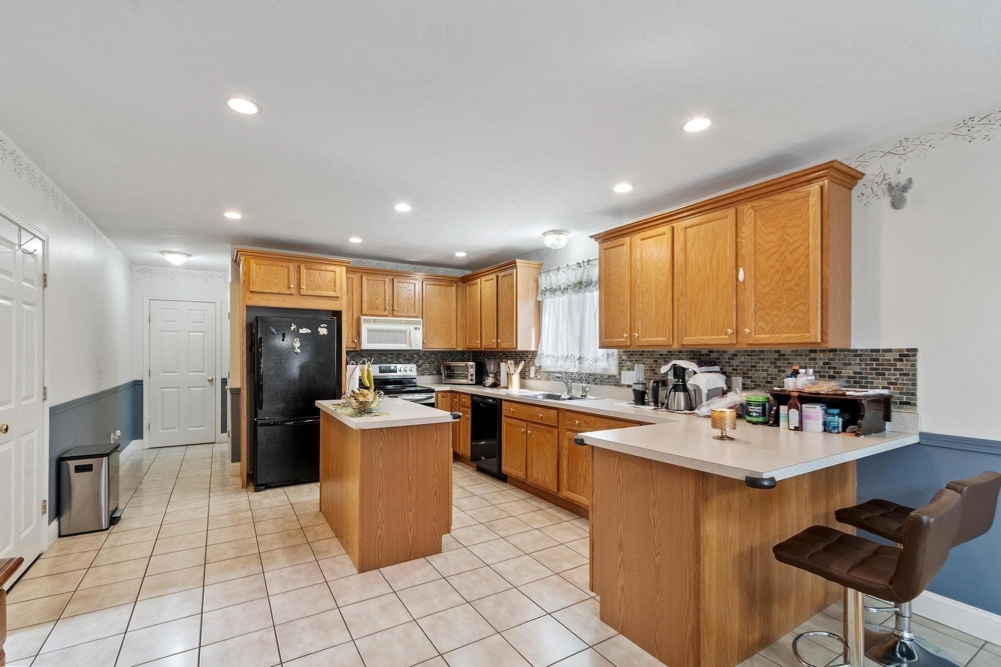 Single Family Residence at 4 Lynde St, Gardner MA 01440, Gardner, photo 9 of 29