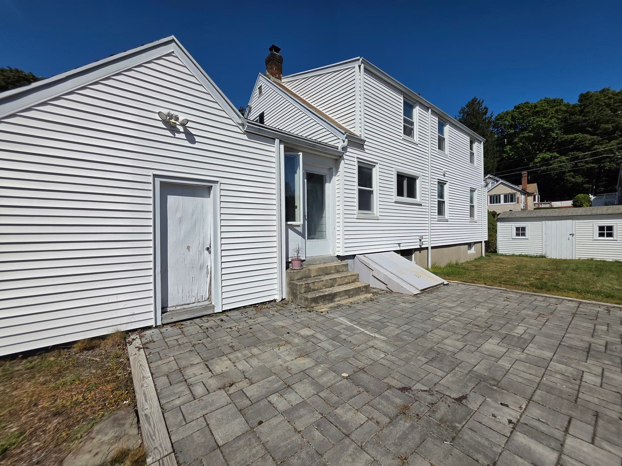 Single Family Residence at 4 Edgemere Rd, Lynn MA 01904, Lynn, photo 2 of 24