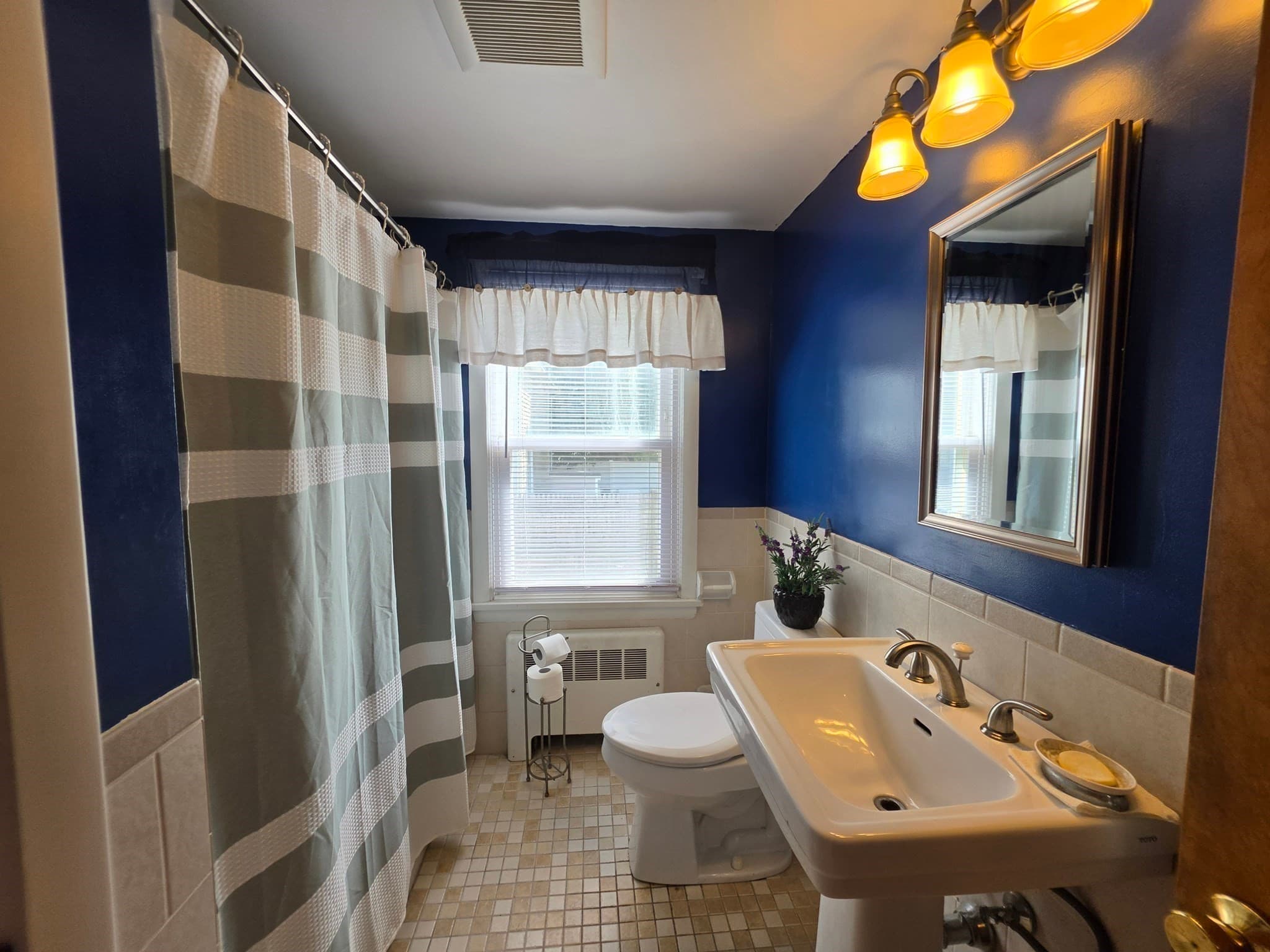 Single Family Residence at 4 Edgemere Rd, Lynn MA 01904, Lynn, photo 10 of 24