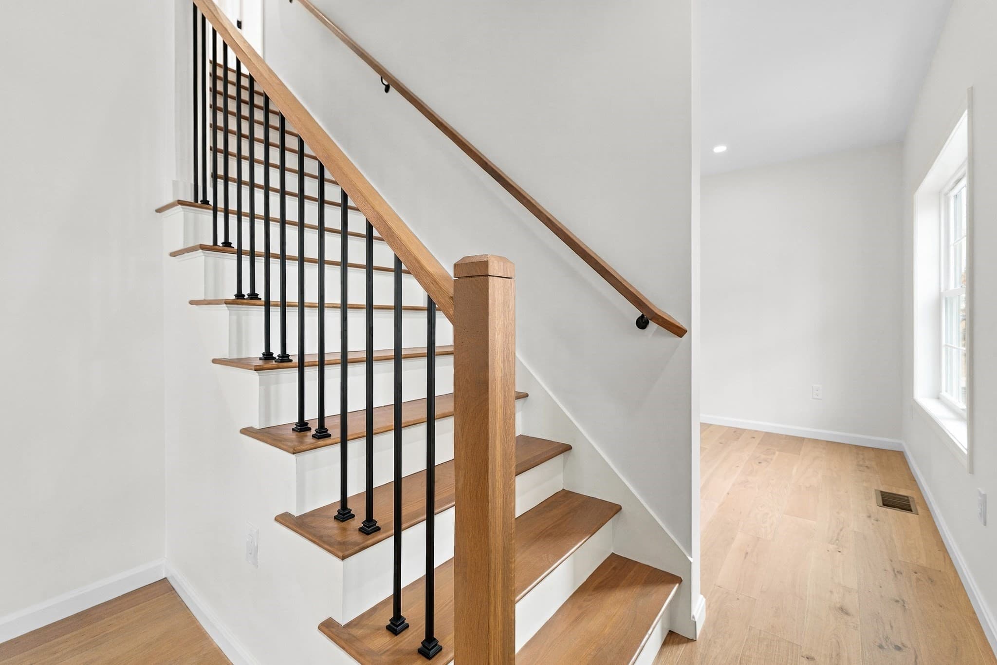 Single Family Residence at 181 Wellington, Fall River MA 02720, Fall River, photo 9 of 17