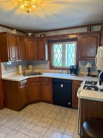 Single Family Residence at 112 Glendale Rd, Quincy MA 02169, Quincy, photo 4 of 17