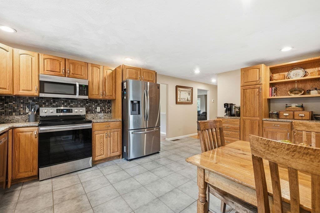 Single Family Residence at 38 Marjac Way, Mansfield MA 02048, Mansfield, photo 5 of 42