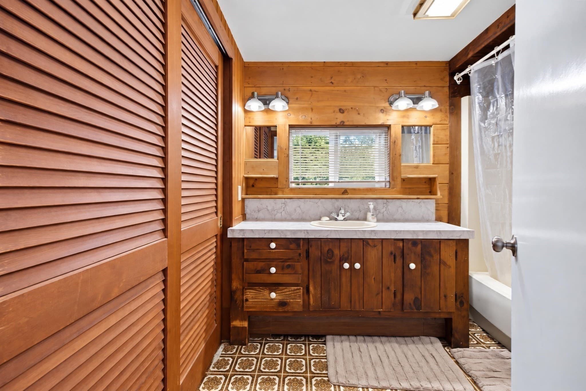 Single Family Residence at 38 Gifford Ave, Dartmouth MA 02747, Dartmouth, photo 9 of 20