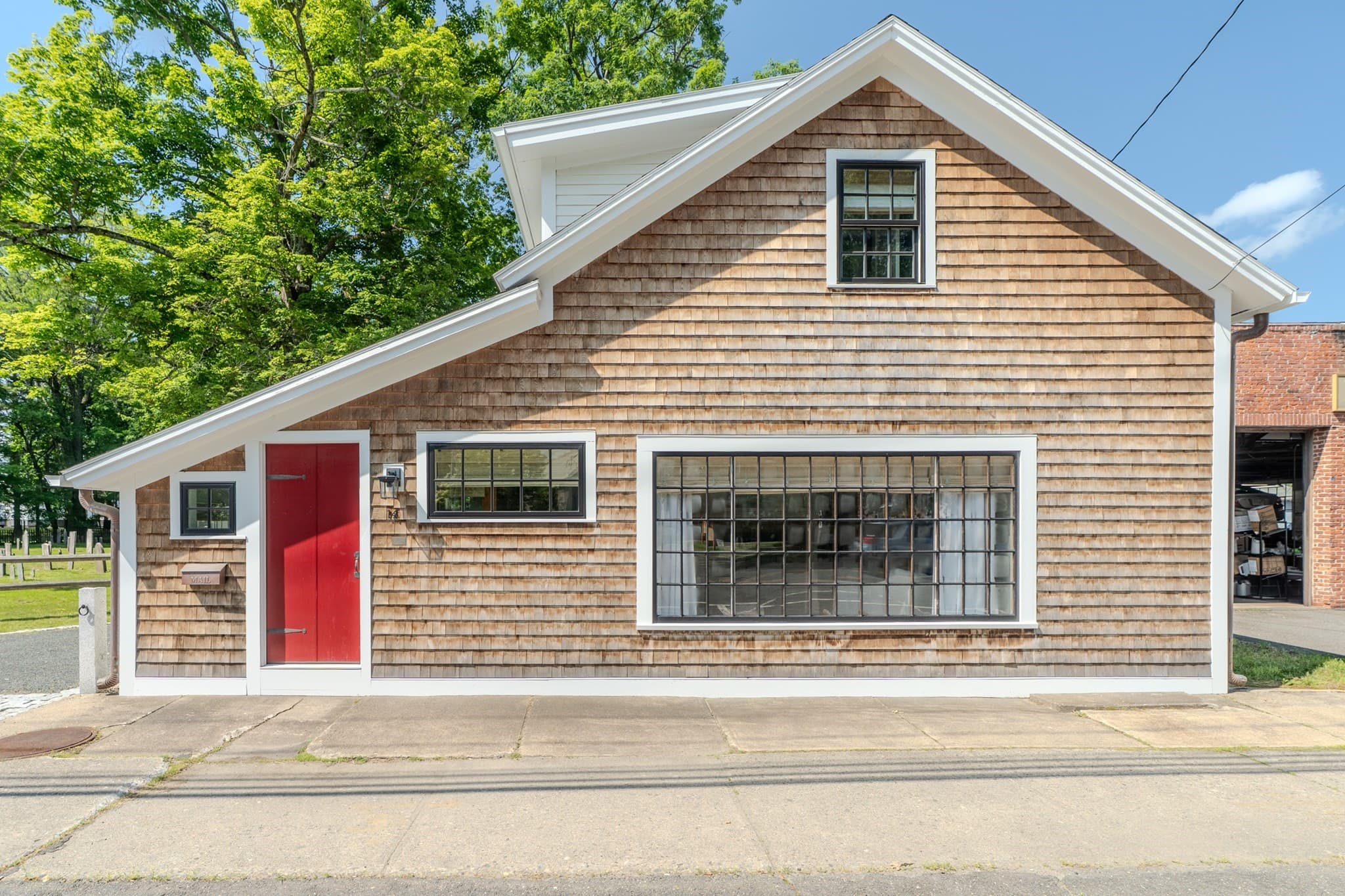 14 Sugarloaf St, Deerfield MA 01373