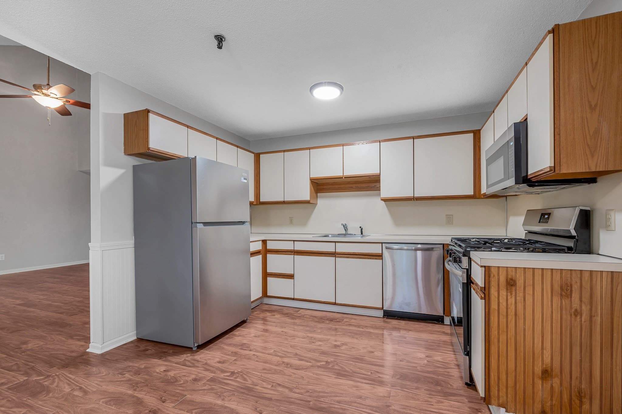Condominium at 124 Tennis Plaza Rd # 56, Dracut MA 01826, Dracut, photo 9 of 29