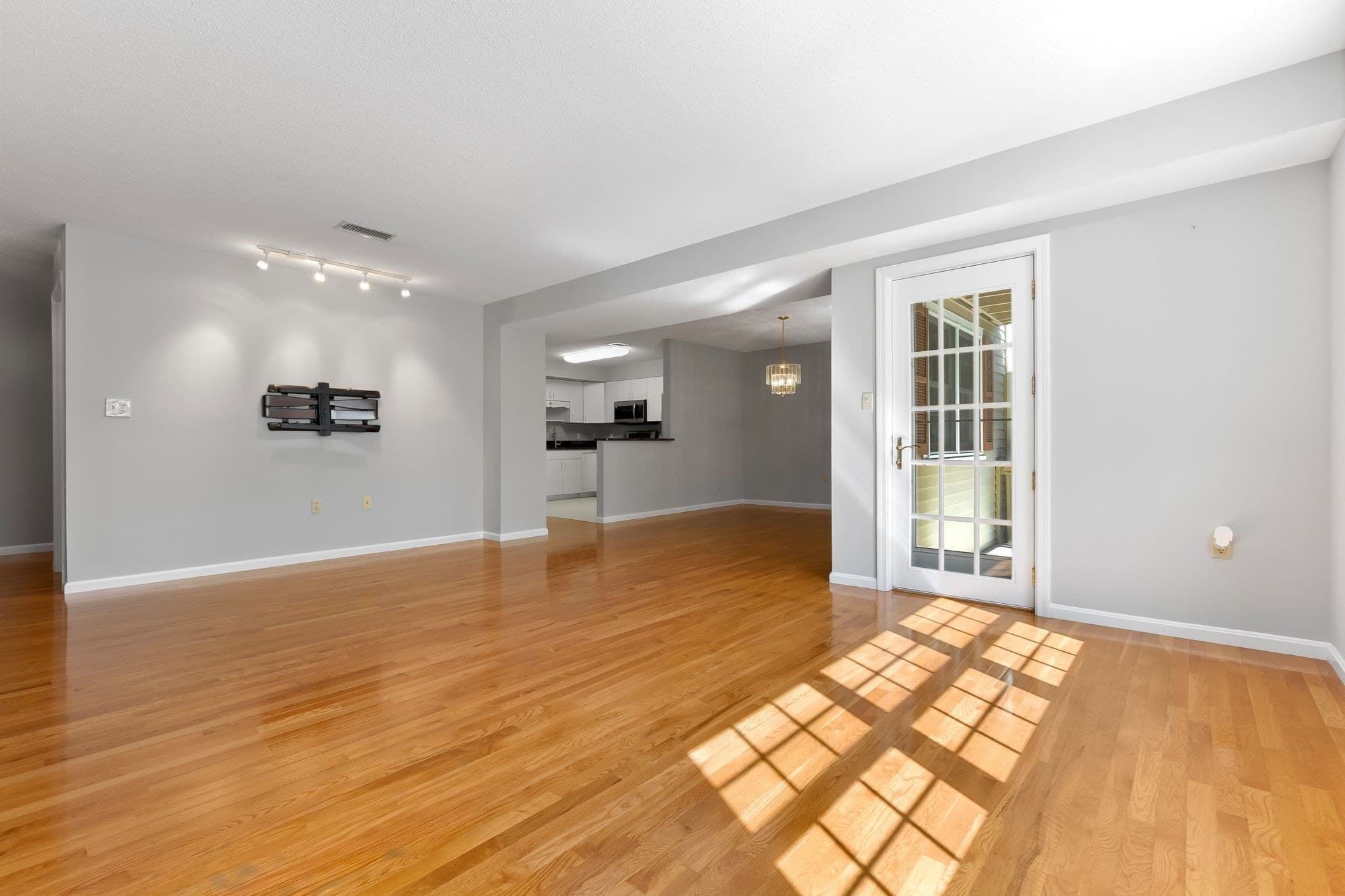 Condominium at 9 Weatherly Drive # 9, Salem MA 01970, Salem, photo 2 of 32