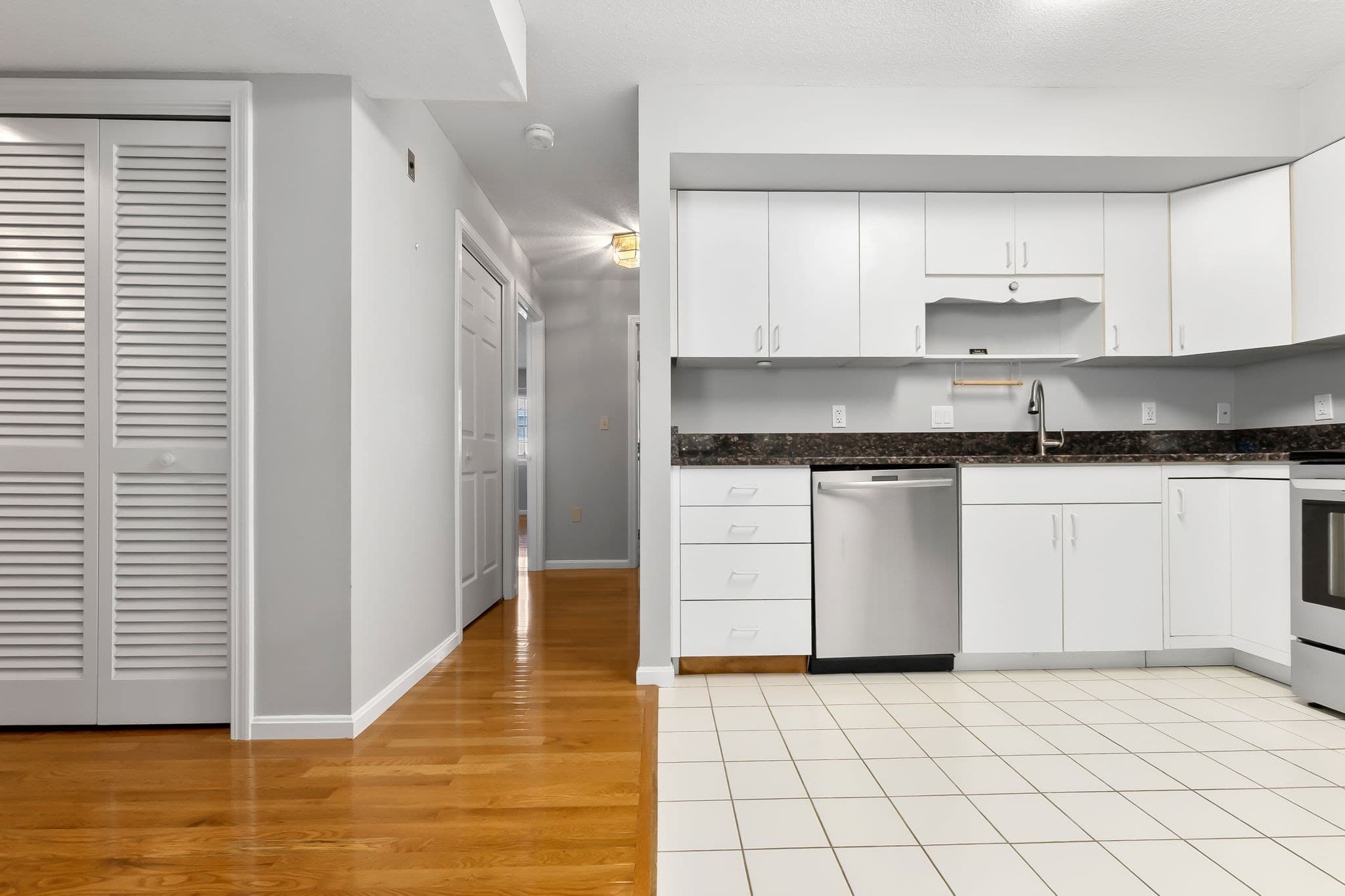 Condominium at 9 Weatherly Drive # 9, Salem MA 01970, Salem, photo 13 of 32