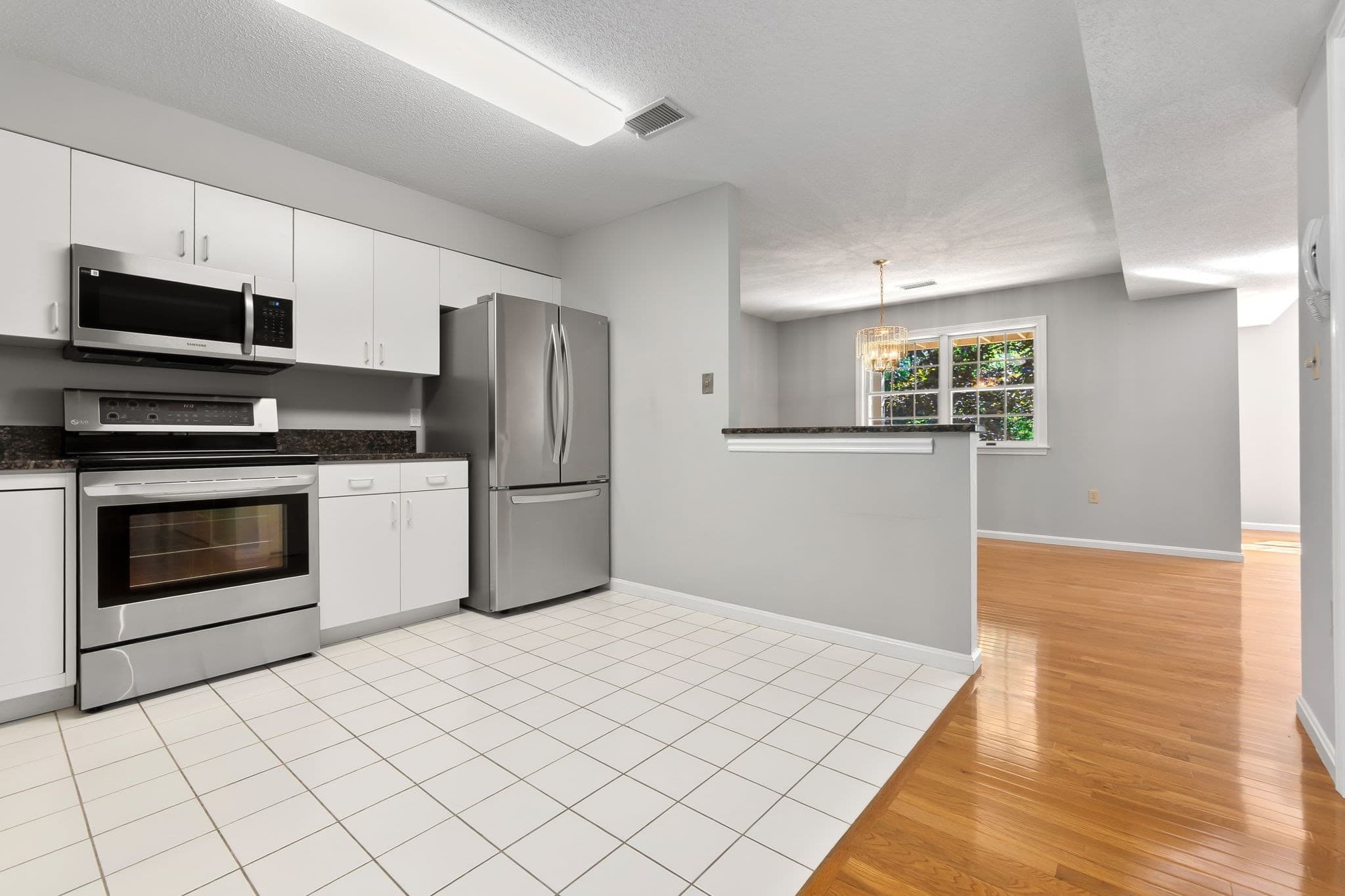 Condominium at 9 Weatherly Drive # 9, Salem MA 01970, Salem, photo 12 of 32