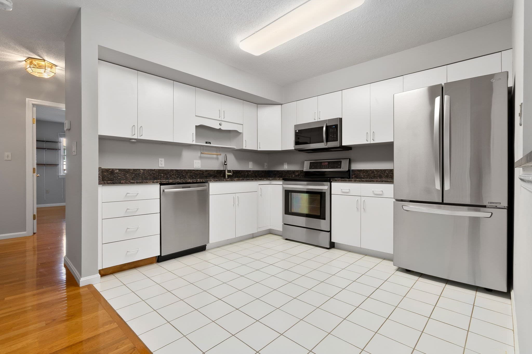 Condominium at 9 Weatherly Drive # 9, Salem MA 01970, Salem, photo 9 of 32