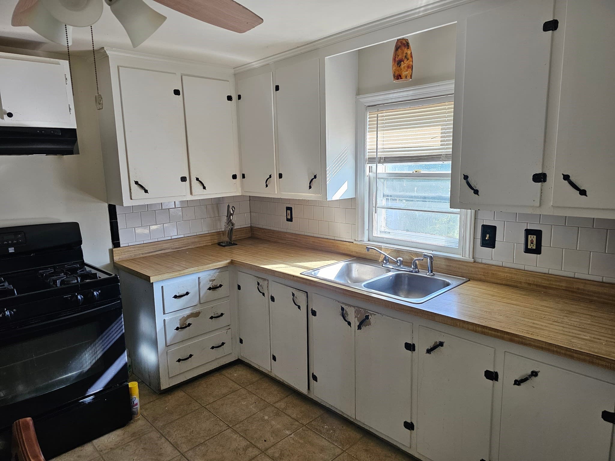 Single Family Residence at 22 Winchester Ave, Worcester MA 01603, Worcester, photo 7 of 13