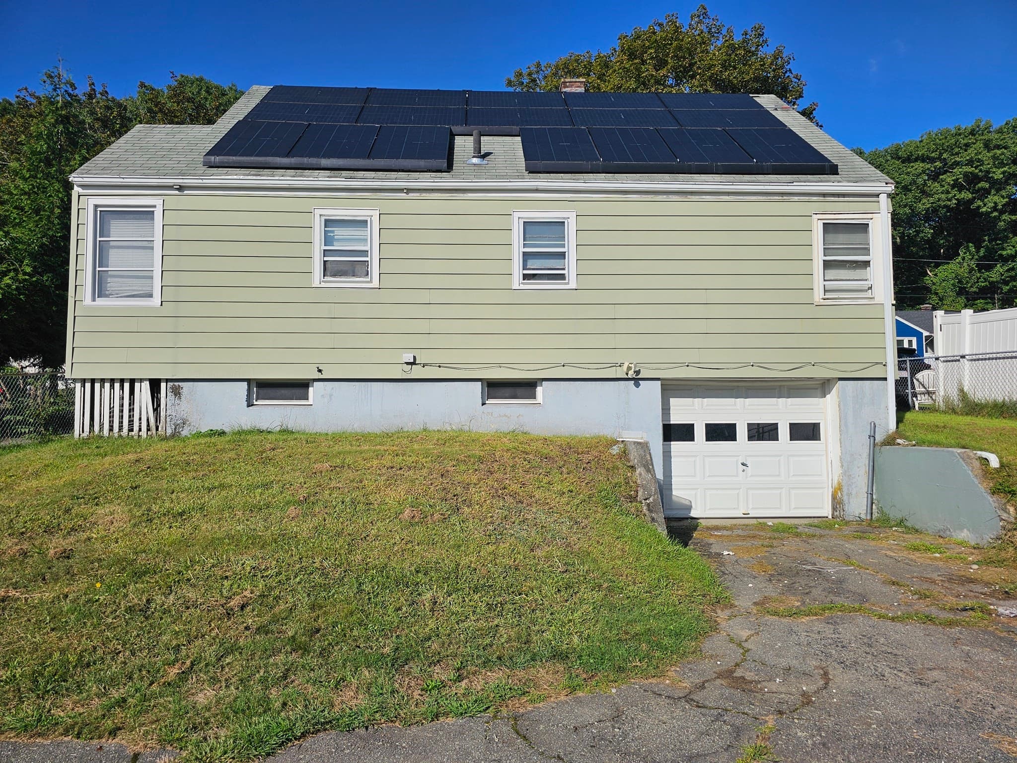 Single Family Residence at 22 Winchester Ave, Worcester MA 01603, Worcester, photo 5 of 13