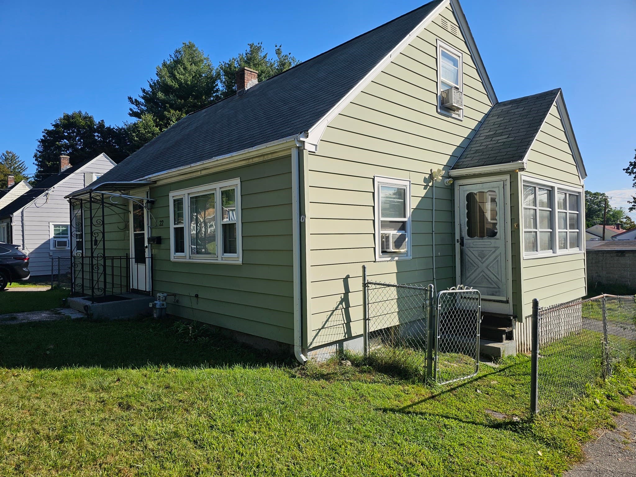 Single Family Residence at 22 Winchester Ave, Worcester MA 01603, Worcester, photo 4 of 13