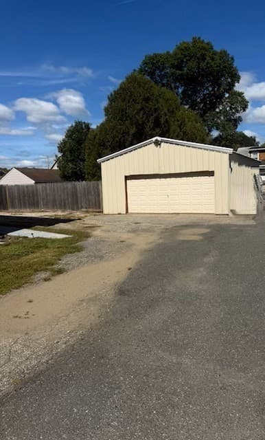 Single Family Residence at 18 Maplewood Ave, Chicopee MA 01013, Chicopee, photo 3 of 17