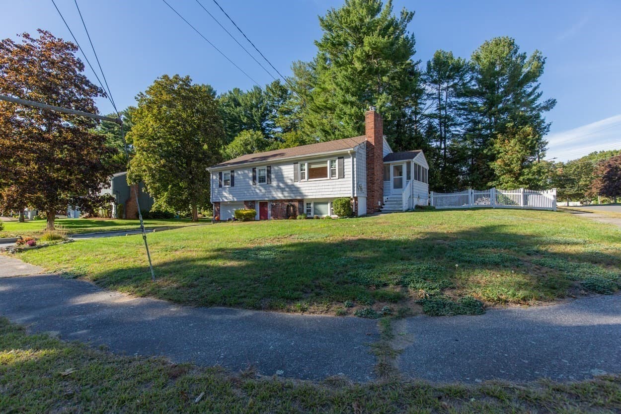 Single Family Residence at 10 Fredrick Drive, Wilmington MA 01887, Wilmington, photo 2 of 42