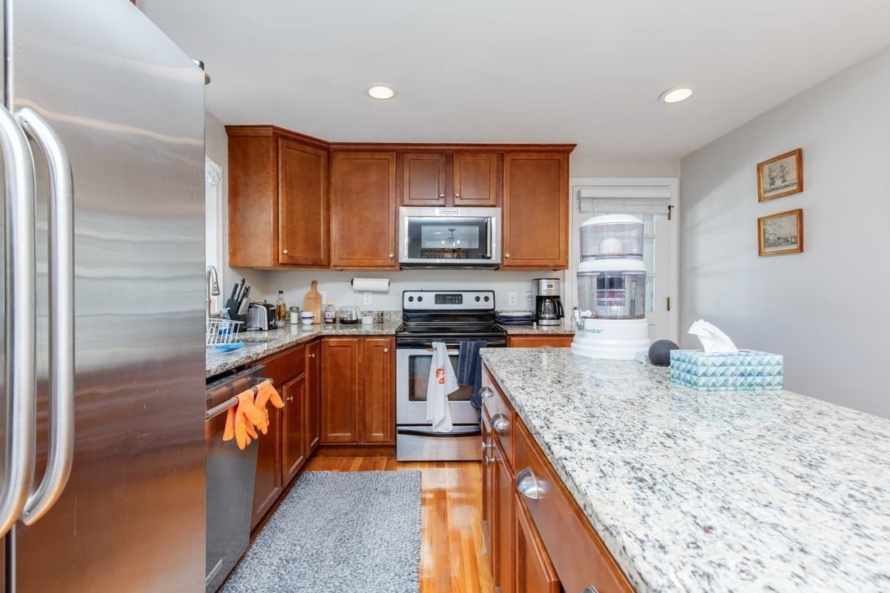Single Family Residence at 10 Fredrick Drive, Wilmington MA 01887, Wilmington, photo 4 of 42