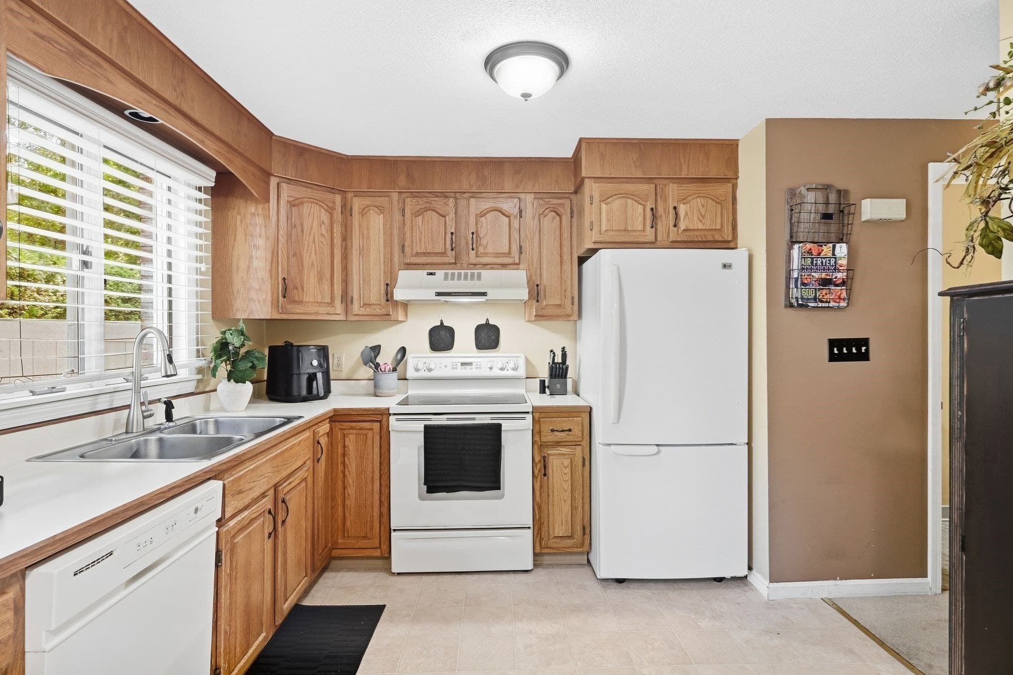 Condominium at 7 Mansion Woods Dr # b, Agawam MA 01001, Agawam, photo 13 of 33