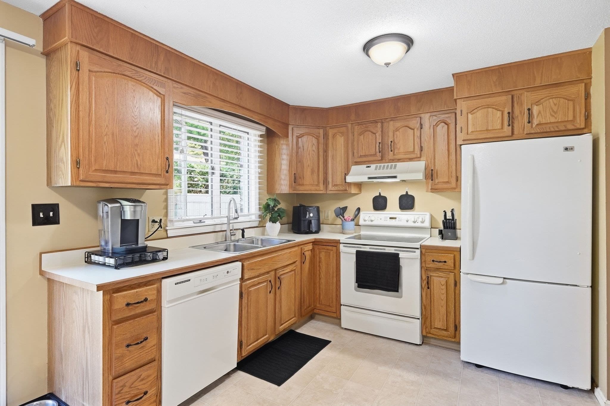 Condominium at 7 Mansion Woods Dr # b, Agawam MA 01001, Agawam, photo 12 of 33