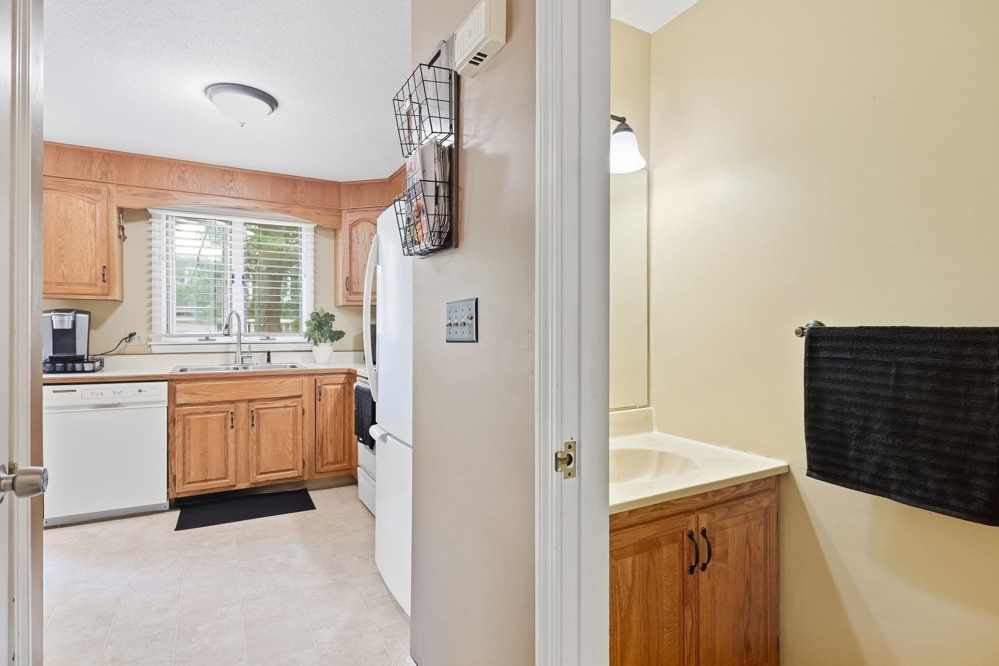Condominium at 7 Mansion Woods Dr # b, Agawam MA 01001, Agawam, photo 9 of 33