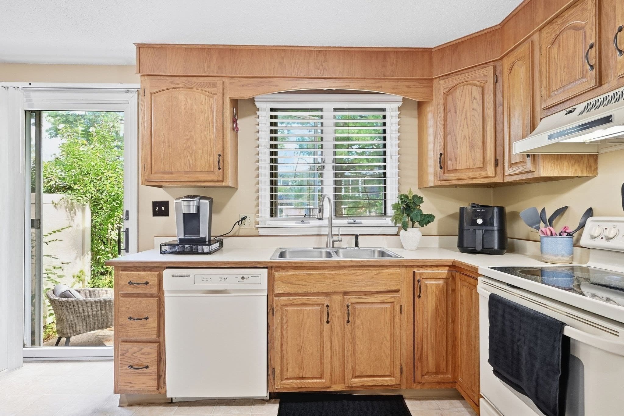 Condominium at 7 Mansion Woods Dr # b, Agawam MA 01001, Agawam, photo 11 of 33