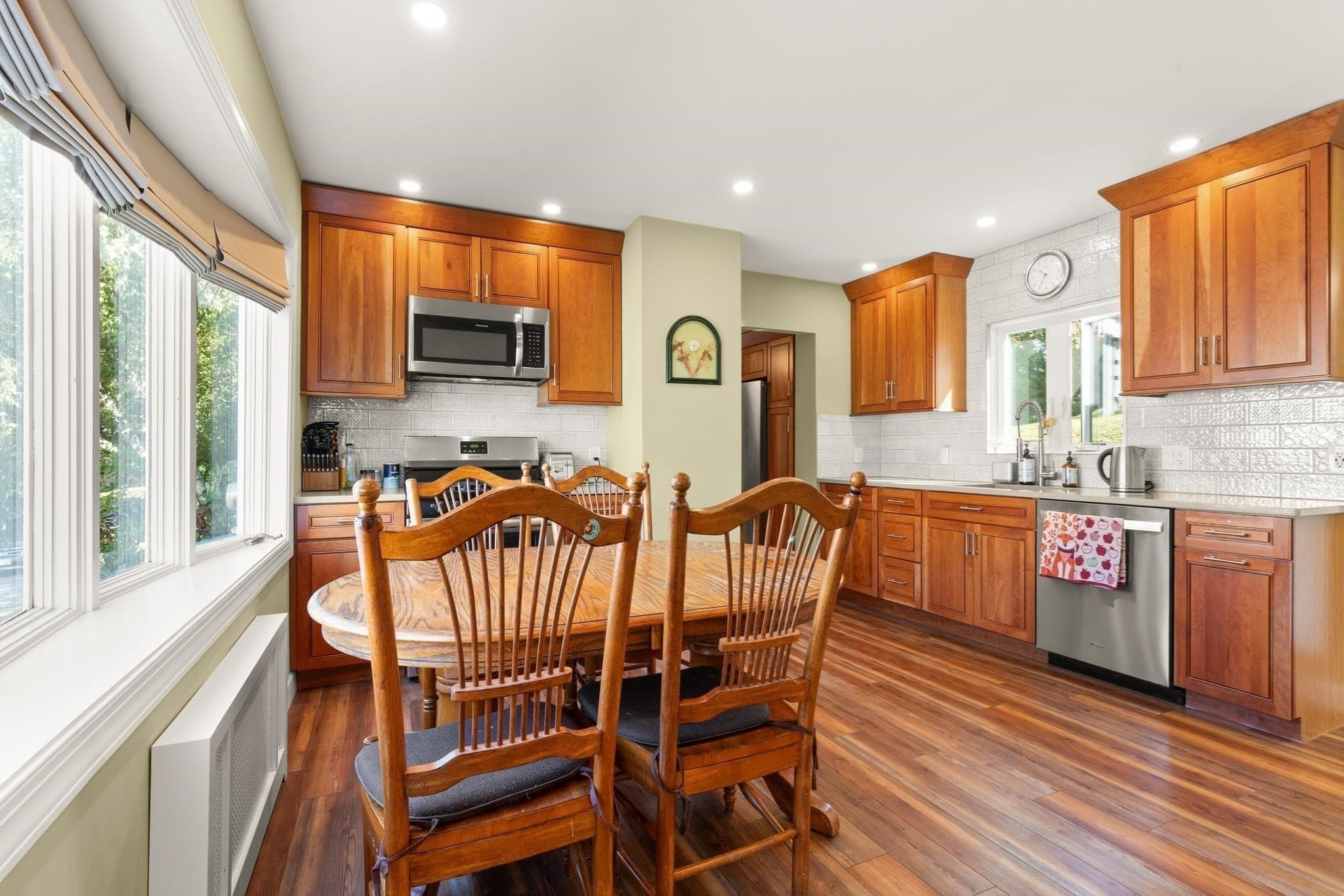 Single Family Residence at 21 Charles St, Woburn MA 01801, Woburn, photo 6 of 37