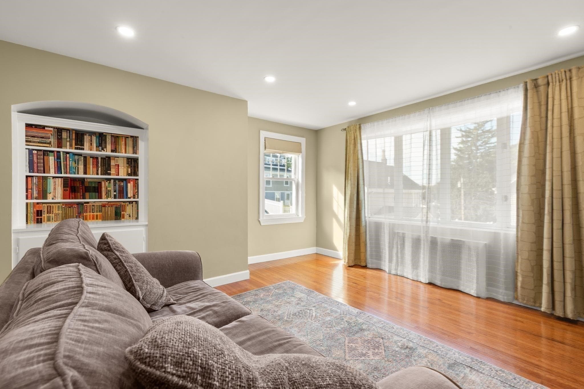 Single Family Residence at 21 Charles St, Woburn MA 01801, Woburn, photo 16 of 37
