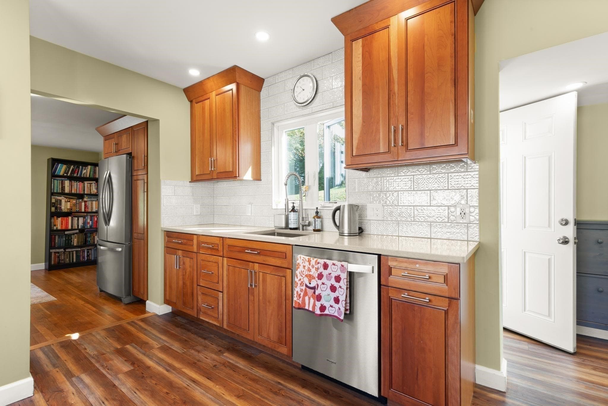 Single Family Residence at 21 Charles St, Woburn MA 01801, Woburn, photo 9 of 37