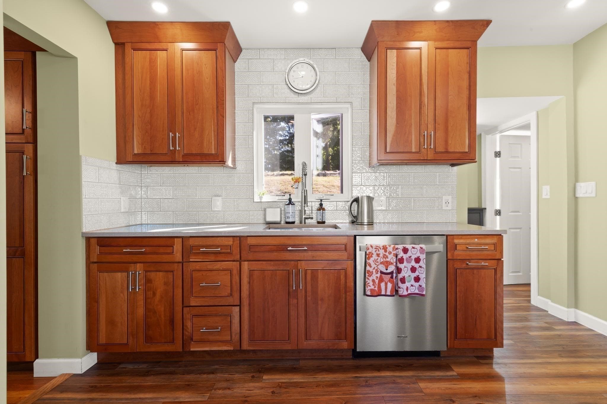 Single Family Residence at 21 Charles St, Woburn MA 01801, Woburn, photo 10 of 37