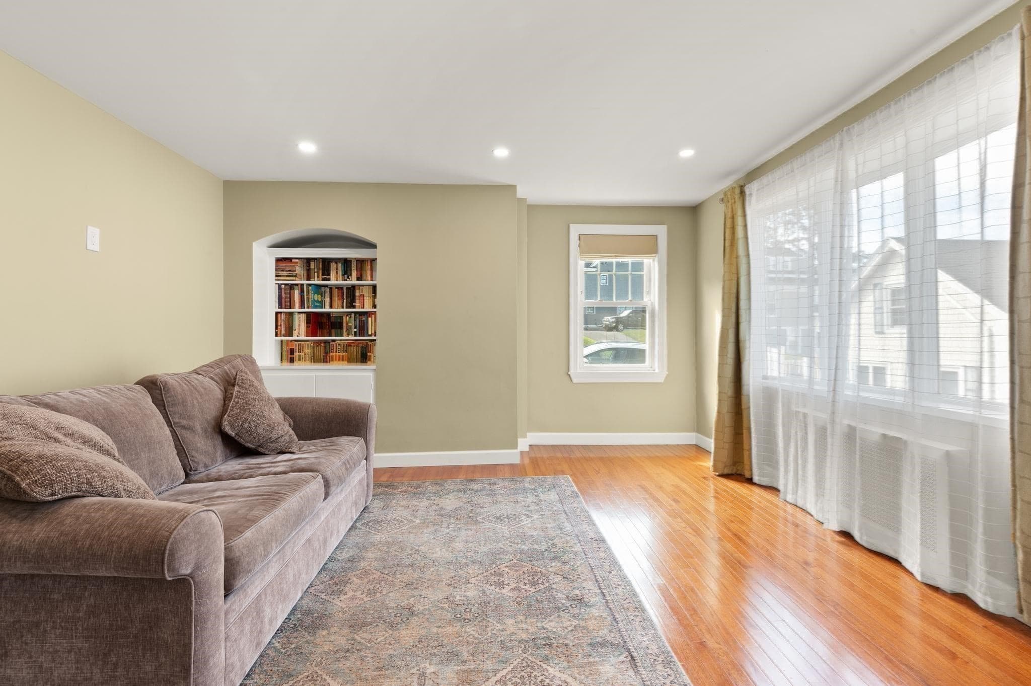 Single Family Residence at 21 Charles St, Woburn MA 01801, Woburn, photo 14 of 37