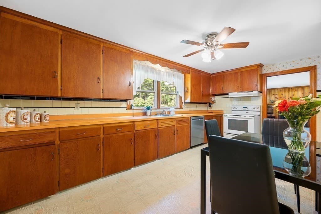 Single Family Residence at 101 Barnett Rd., Sutton MA 01590, Sutton, photo 6 of 37