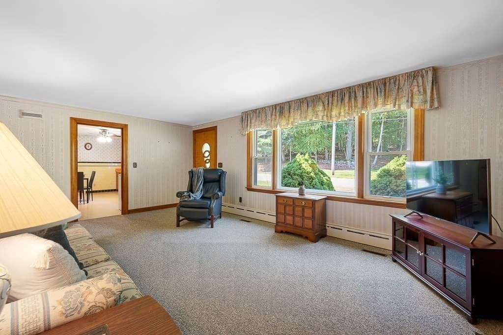 Single Family Residence at 101 Barnett Rd., Sutton MA 01590, Sutton, photo 10 of 37