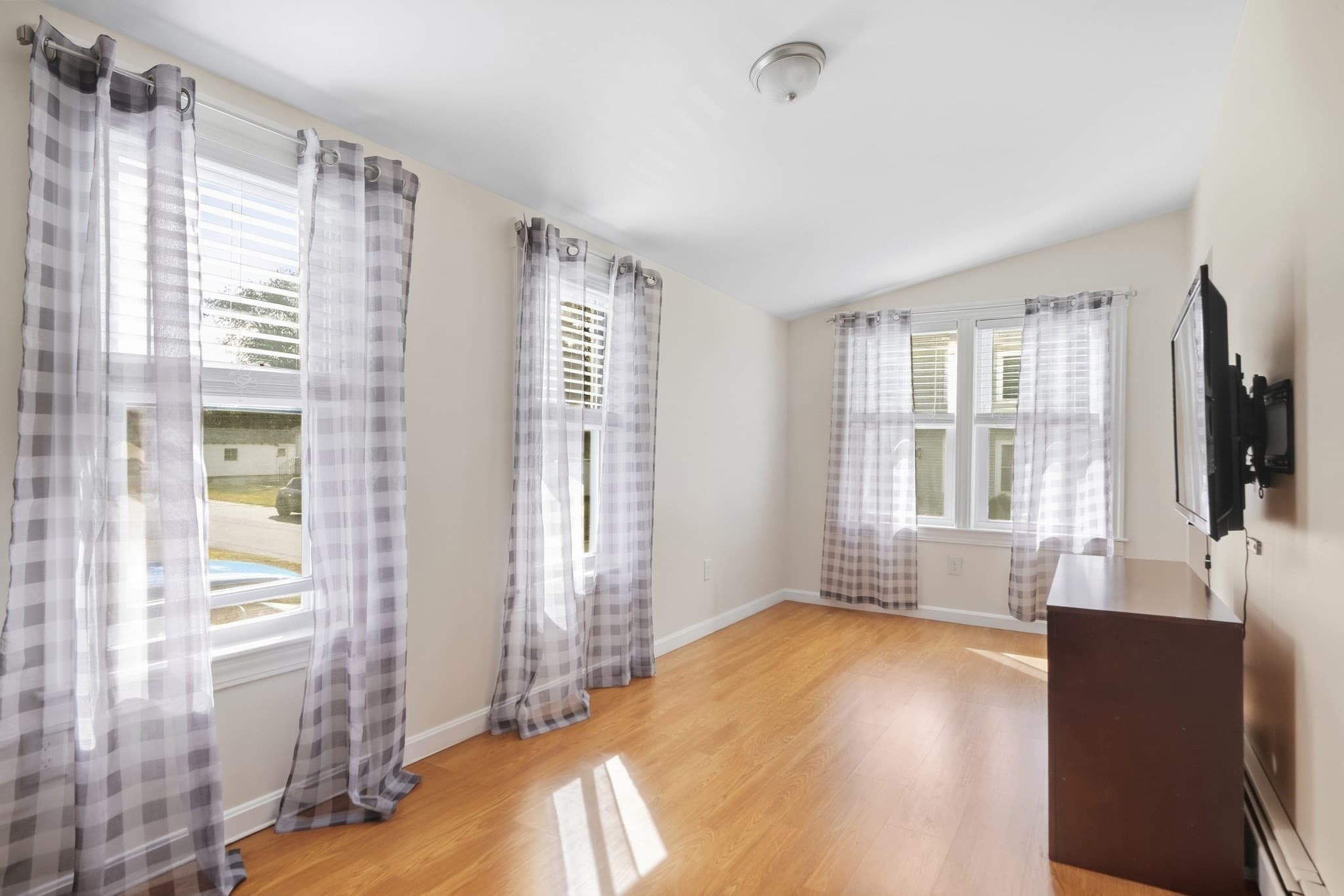 Single Family Residence at 11 Russell St, Methuen MA 01844, Methuen, photo 2 of 29
