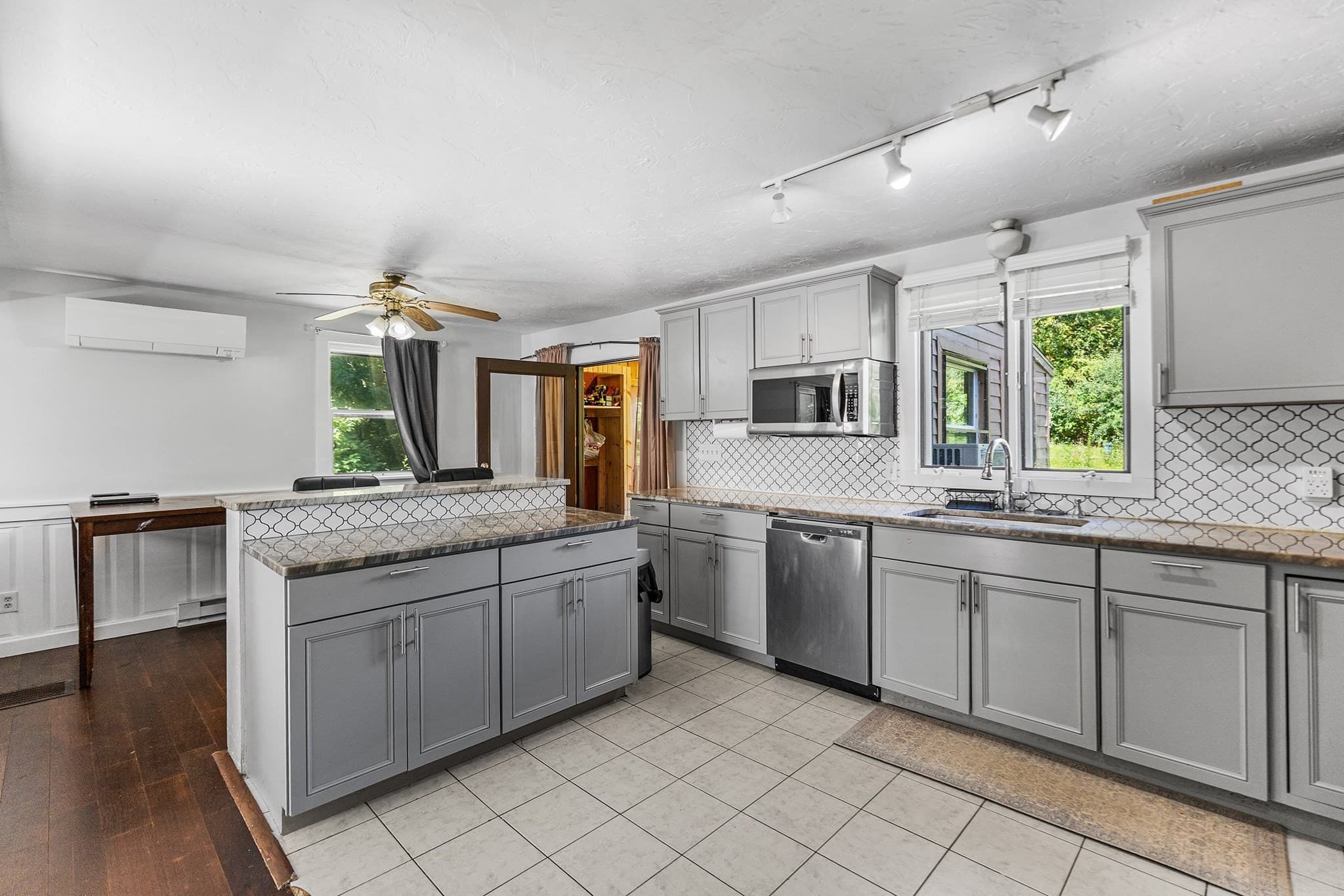 Condominium at 46 Davis Rd # B, Millbury MA 01527, Millbury, photo 13 of 42